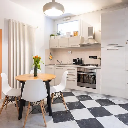 Apartment Caseospitali - Stazione5, Vicino Stazione Ideale Per Due *